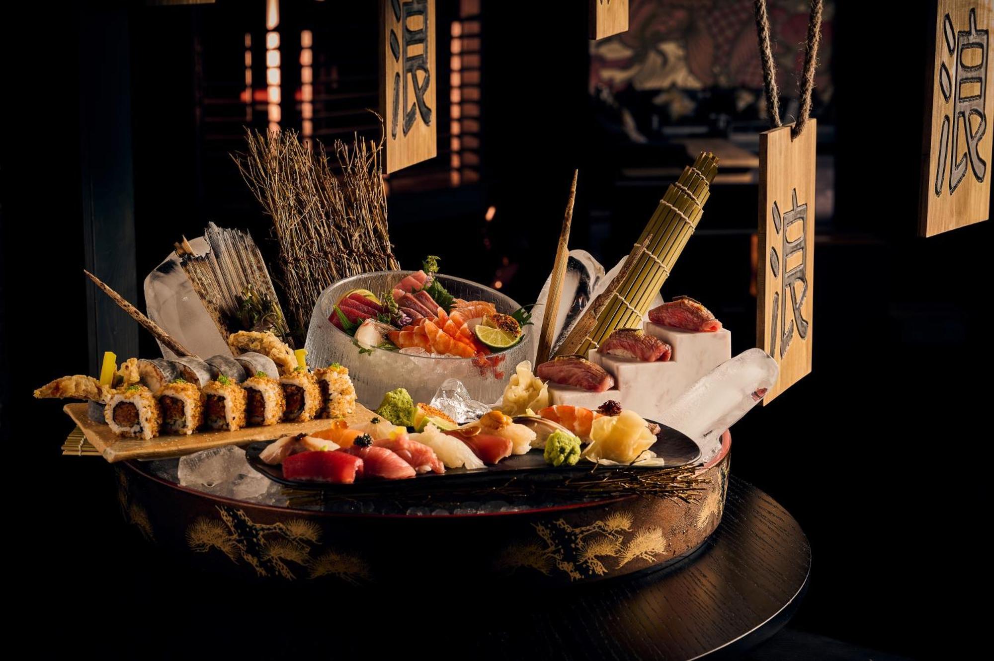 Отель Five Luxe Дубай Экстерьер фото A sashimi platter