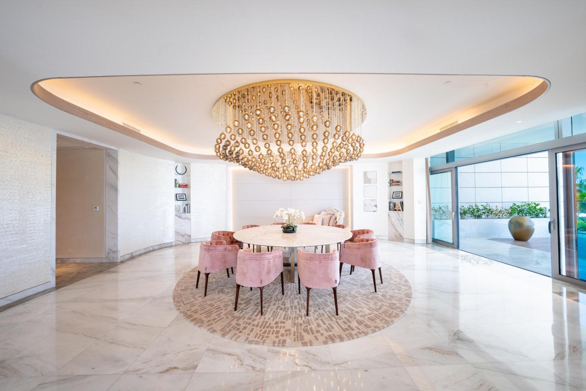 Отель Five Luxe Дубай Экстерьер фото Dining room