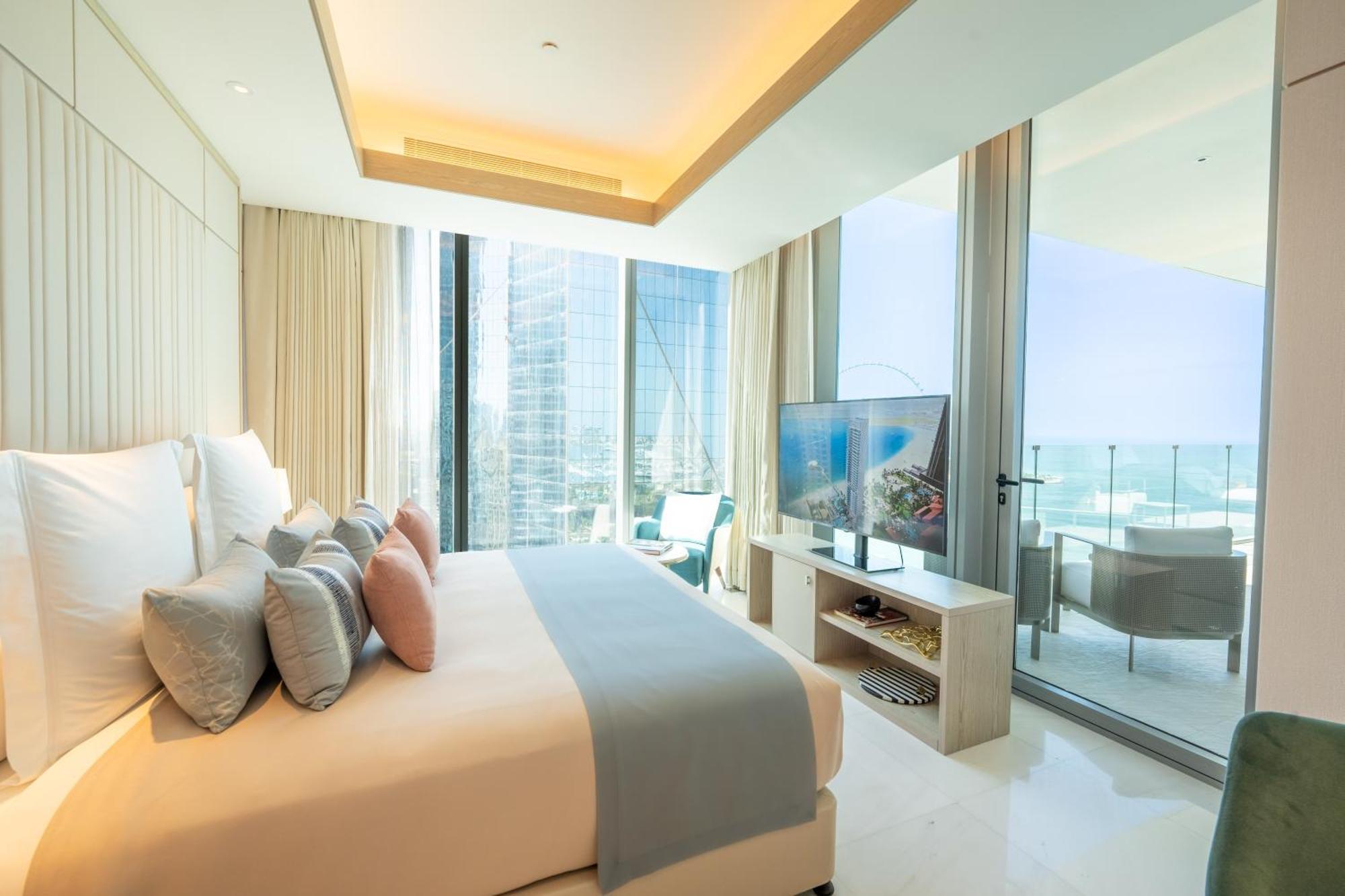 Отель Five Luxe Дубай Экстерьер фото A bedroom at the Ritz-Carlton, Maldives