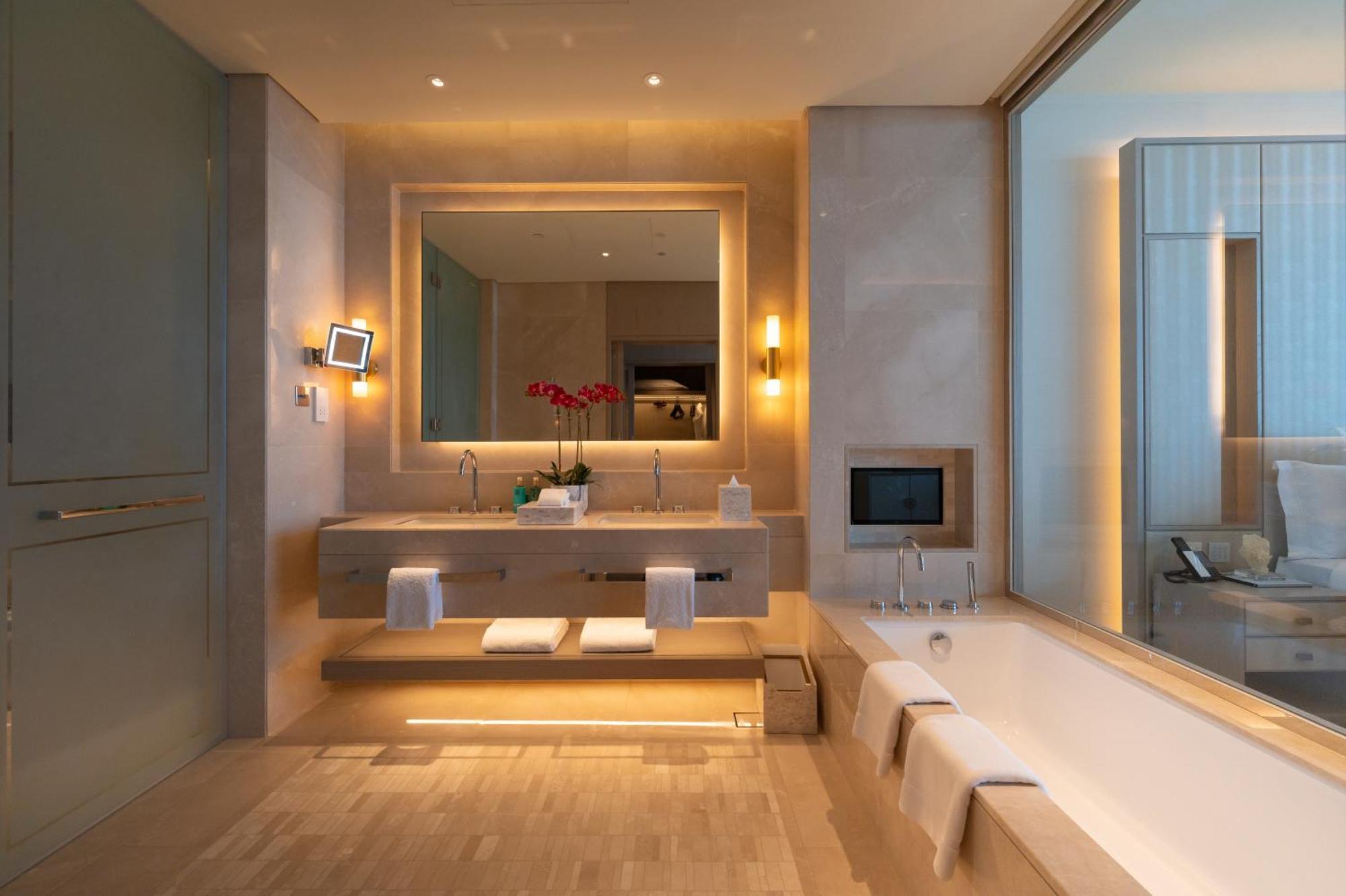 Отель Five Luxe Дубай Экстерьер фото Bathroom